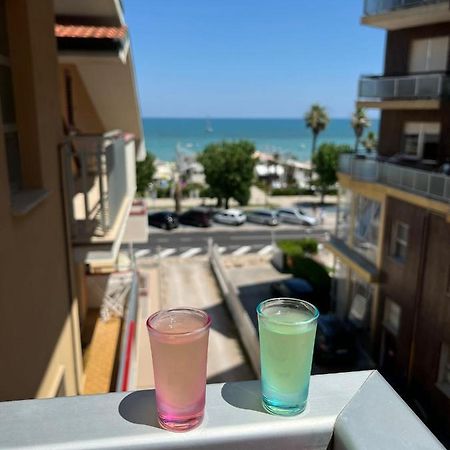 Bella Alba Apartment On The Beach Alba Adriatica Exteriör bild